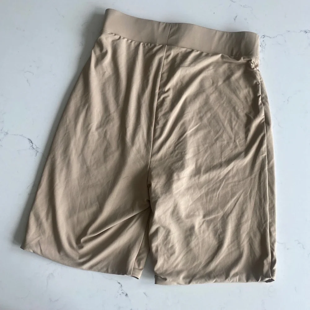 NWT MESHKI Beige High-Waisted Activewear Bike Shorts Size Small‎